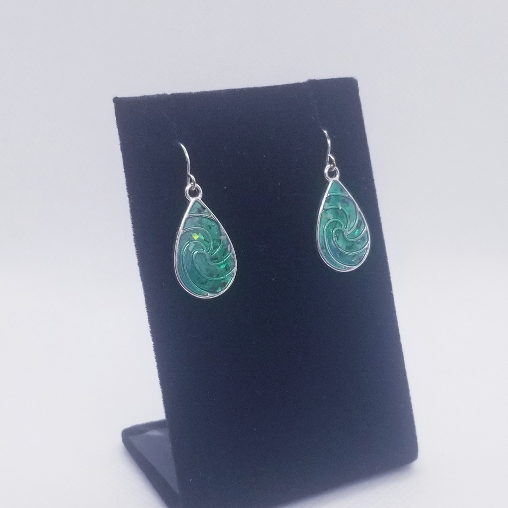 Reflection Of The Sea Earrings EUC - Picture 4 of 4